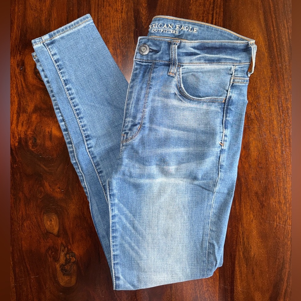 American Eagle Outfitters Women’s Light Wash Skinny Jeans